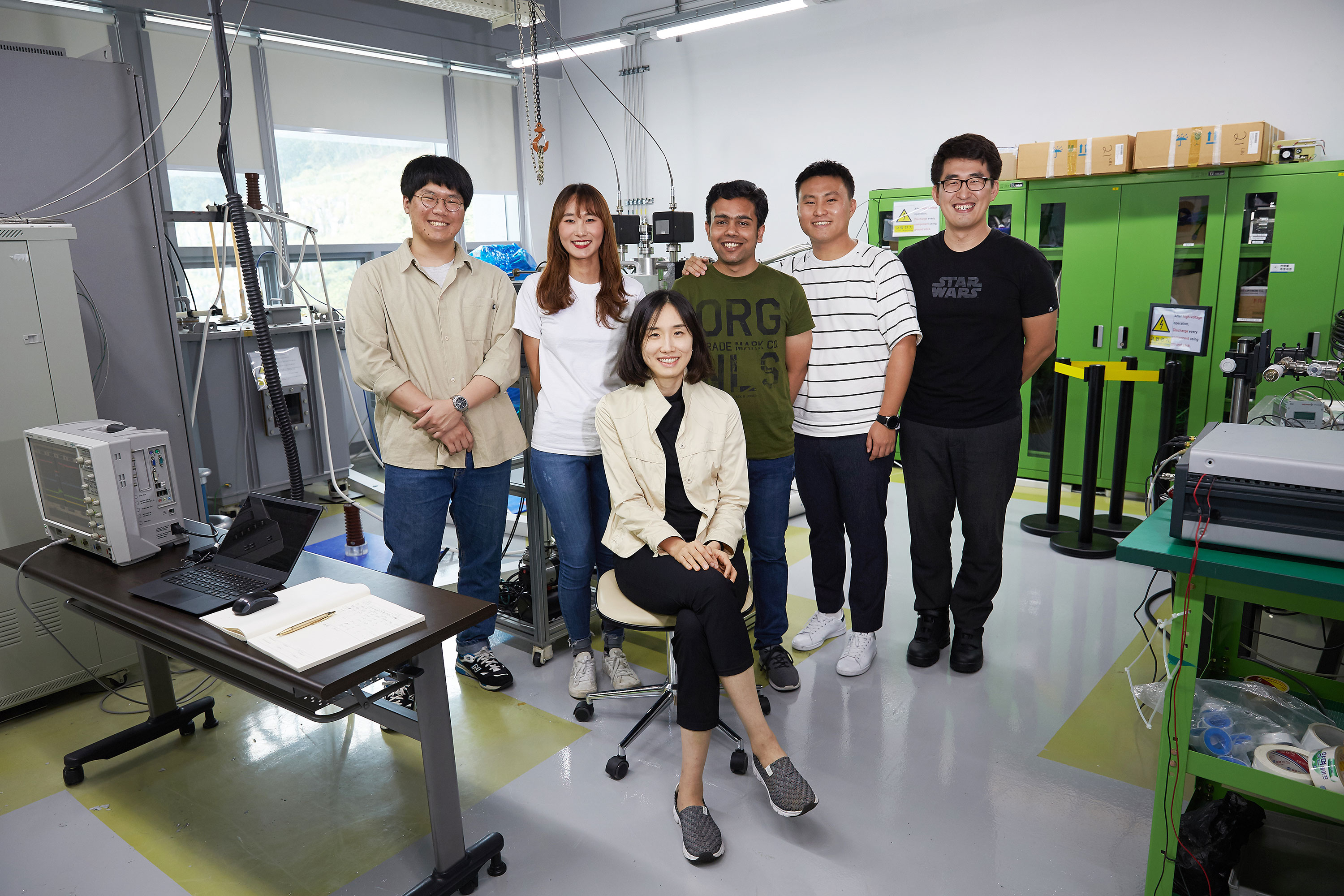 Professor Eunmi Choi and her research team 1