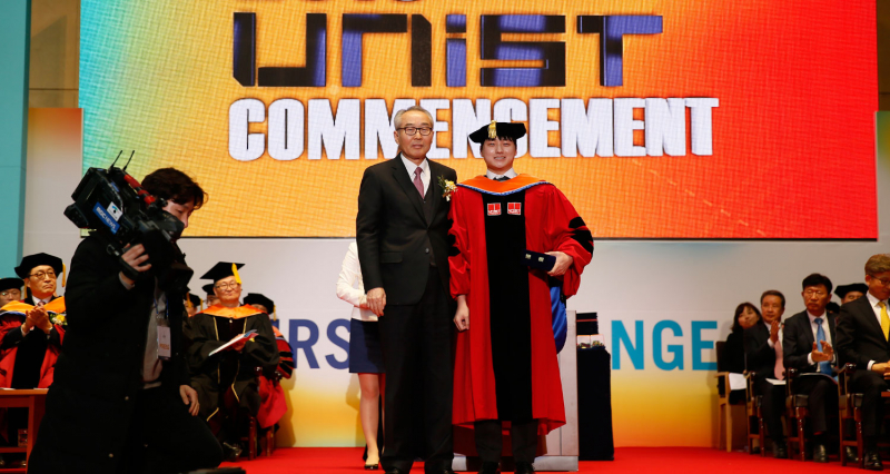 [2019 Commencement] ‘Yebong Best Dissertation Award’ by Former President Moo Je Cho