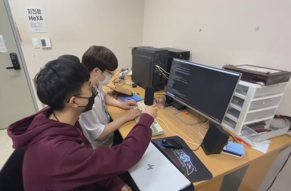 2022 HeXA society room. HeXA, founded in 2011 as a hacking club, is now loved by many students as a comprehensive programming society. l Image Credit: HeXa