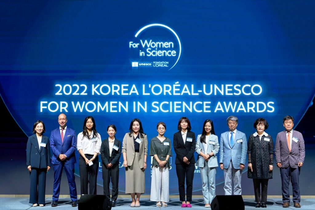 A group photo of award winners at the 2022 L'Oréal Korea-UNESCO For Women in Science Awards ceremony. Fourth from the right is Professor Kang Hee Ku. l Image Credit: Professor Kang Hee Ku