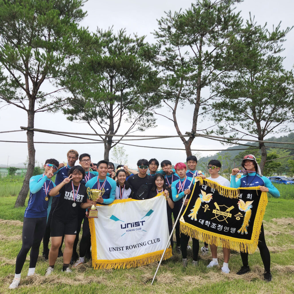 Members of UNIST Rowing Club took a group photo after the competition. l Image Credit: UNIST Rowing Club