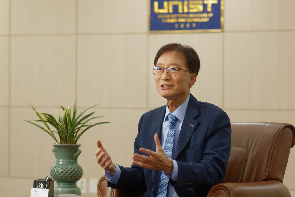 President Yong Hoon Lee held a press conference on the occasion of the third anniversary of his inauguration in Ulsan to discuss the past achievements and the future goals of UNIST. | Image Credit: Kyoungchae Kim