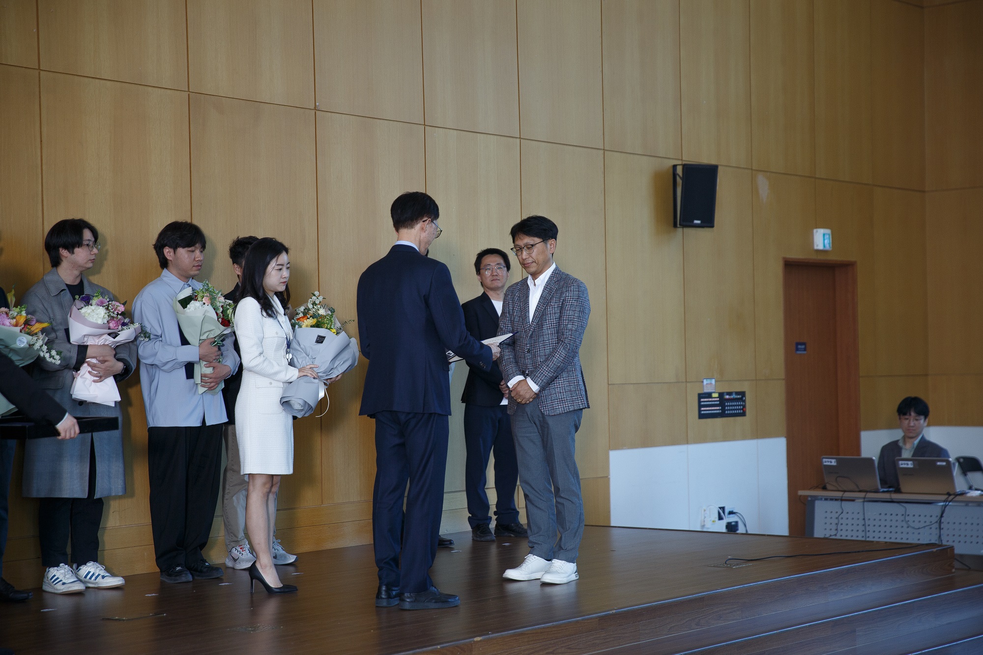 Professor Hankwon Lim (UNIST Graduate School of Carbon Neutrality) has been presented with the Grand Prize in the Industry-Academic Cooperation sector.