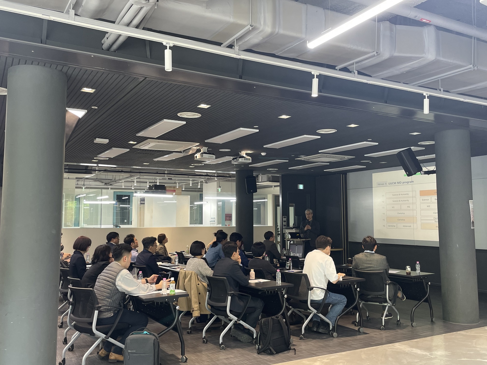 Dean Seong Who Kim of University of Ulsan College of Medicine is explaining the characteristics of HST program, as well as the direction of curriculum development. l Image Credit: UNIST College of Information-Bio Convergence Engineering