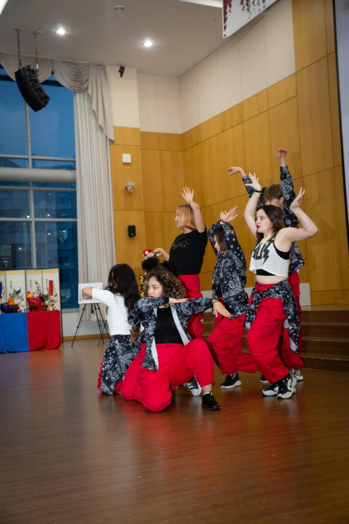 Intersteps, a dance club composed of international students at UNIST, is performing at the '2023 International Community Year-End Party,' took place on December 15, 2023. l Image Credit: Dukgi Lee