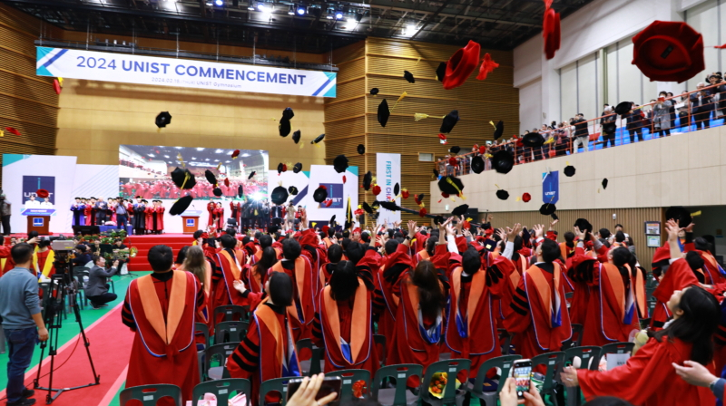 [2024 Commencement] UNIST Confers Degrees to 915 Graduates