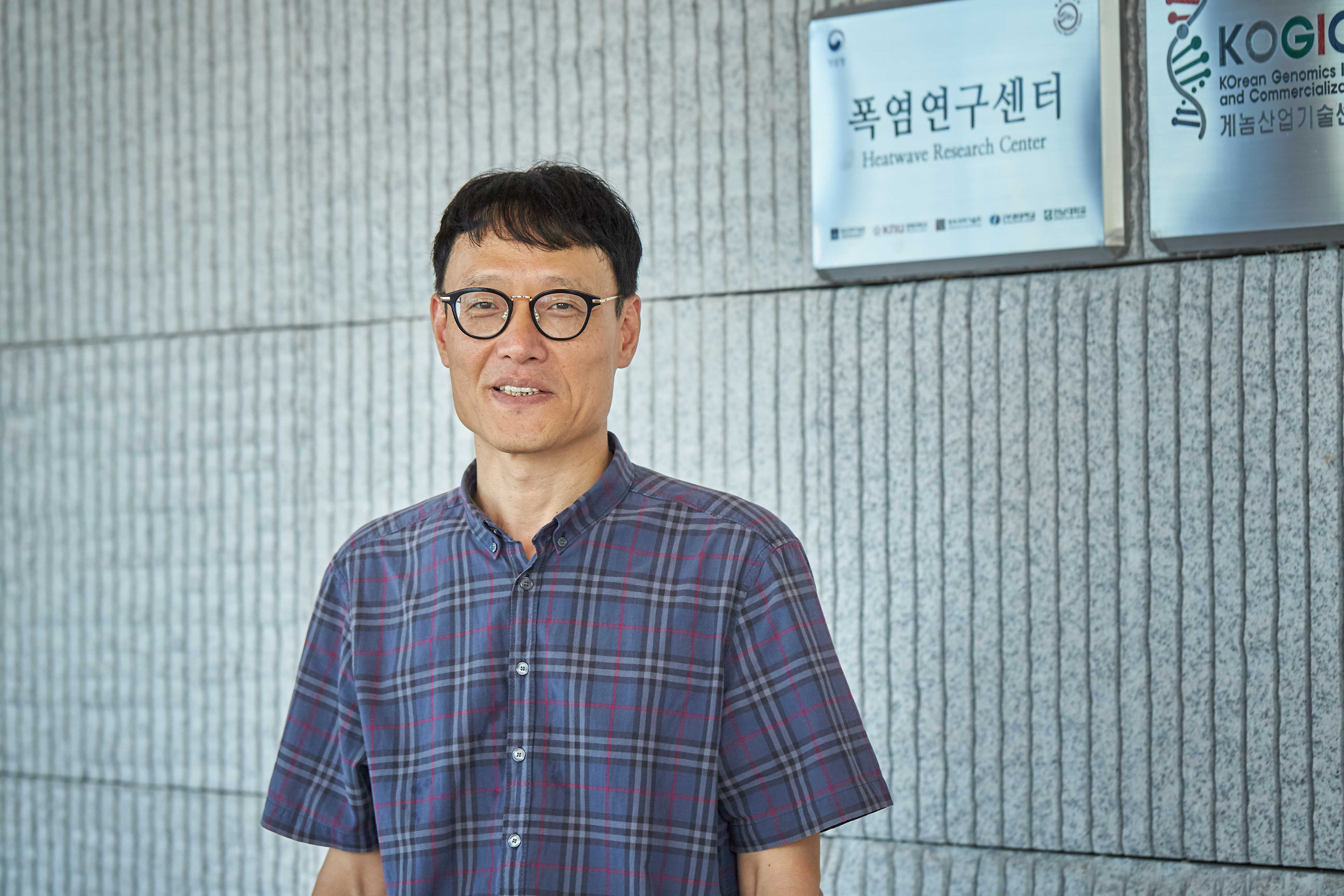 Professor Myung-In Lee (Dept. of CUEEn) is leading the Heatwave Research Center, which opened in 2017, at UNIST.