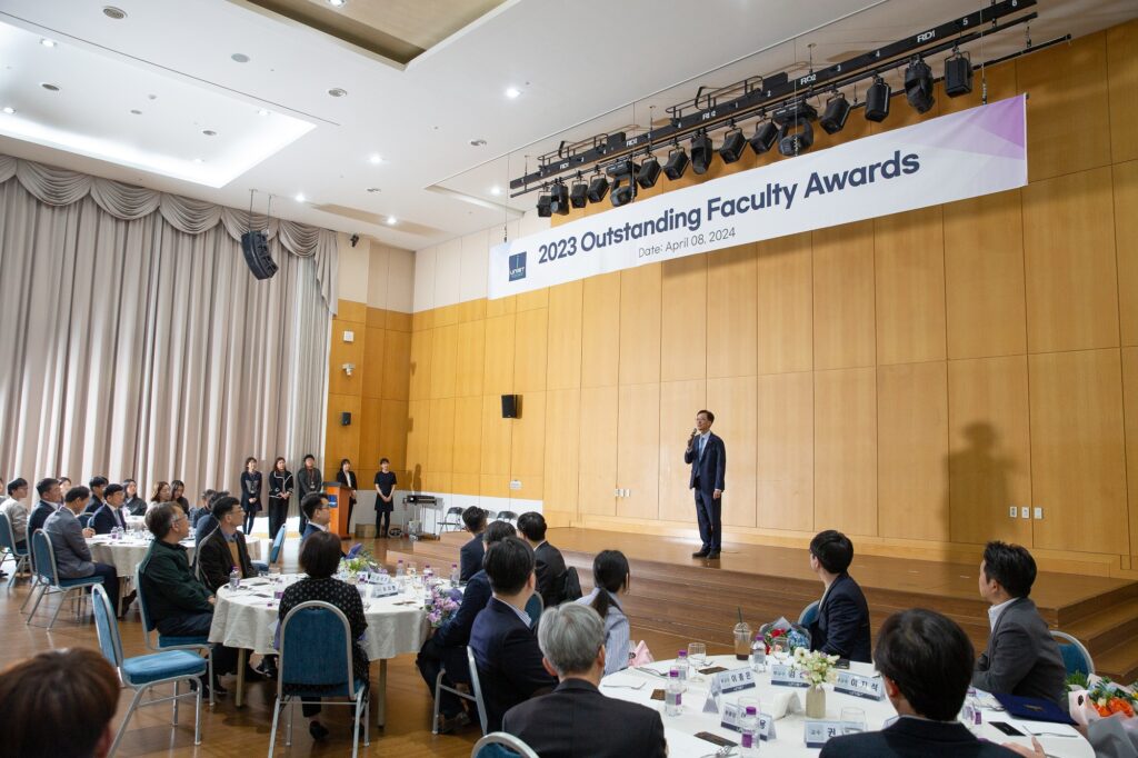 President Lee delivered a congratulatory message to the award recipients at the ceremony.