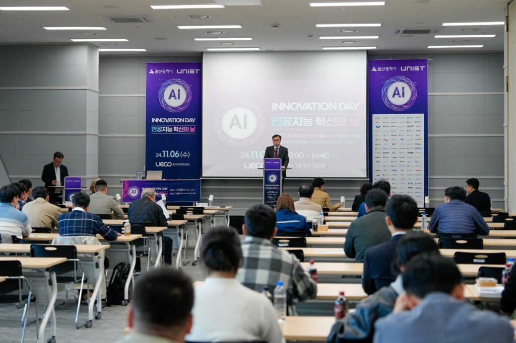 In his welcoming speech, Vice President Sung Chul Bae of Academic Affairs at UNIST is delivering a welcome speech for the event. 