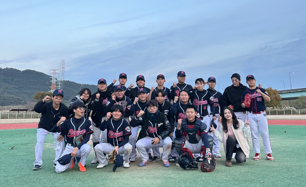 UNIST ROCKETS, the UNIST baseball team clinched the championship after a thrilling tiebreaker against KAIST. l Image Credit: Studio Ingam