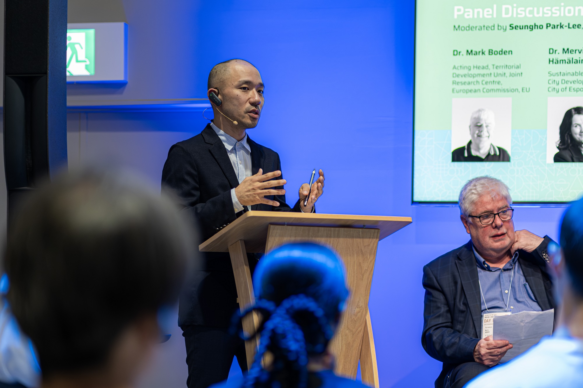 Professor Seungho Park-Lee (left) served as the moderator for the forum, overseeing the discussion, while Dr. Mark Boden (right) participated in the panel.