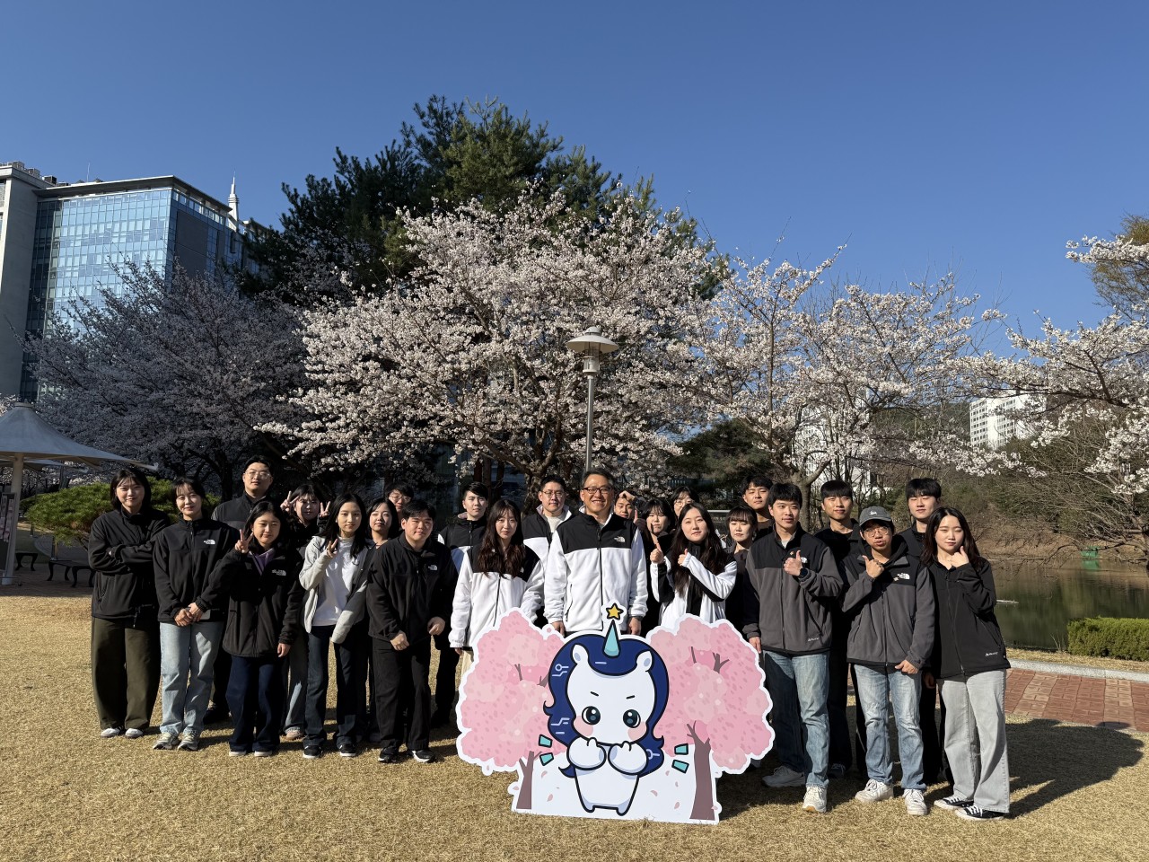 A group photo of Professor Kwon's research team from the Department of Chemistry at UNIST.