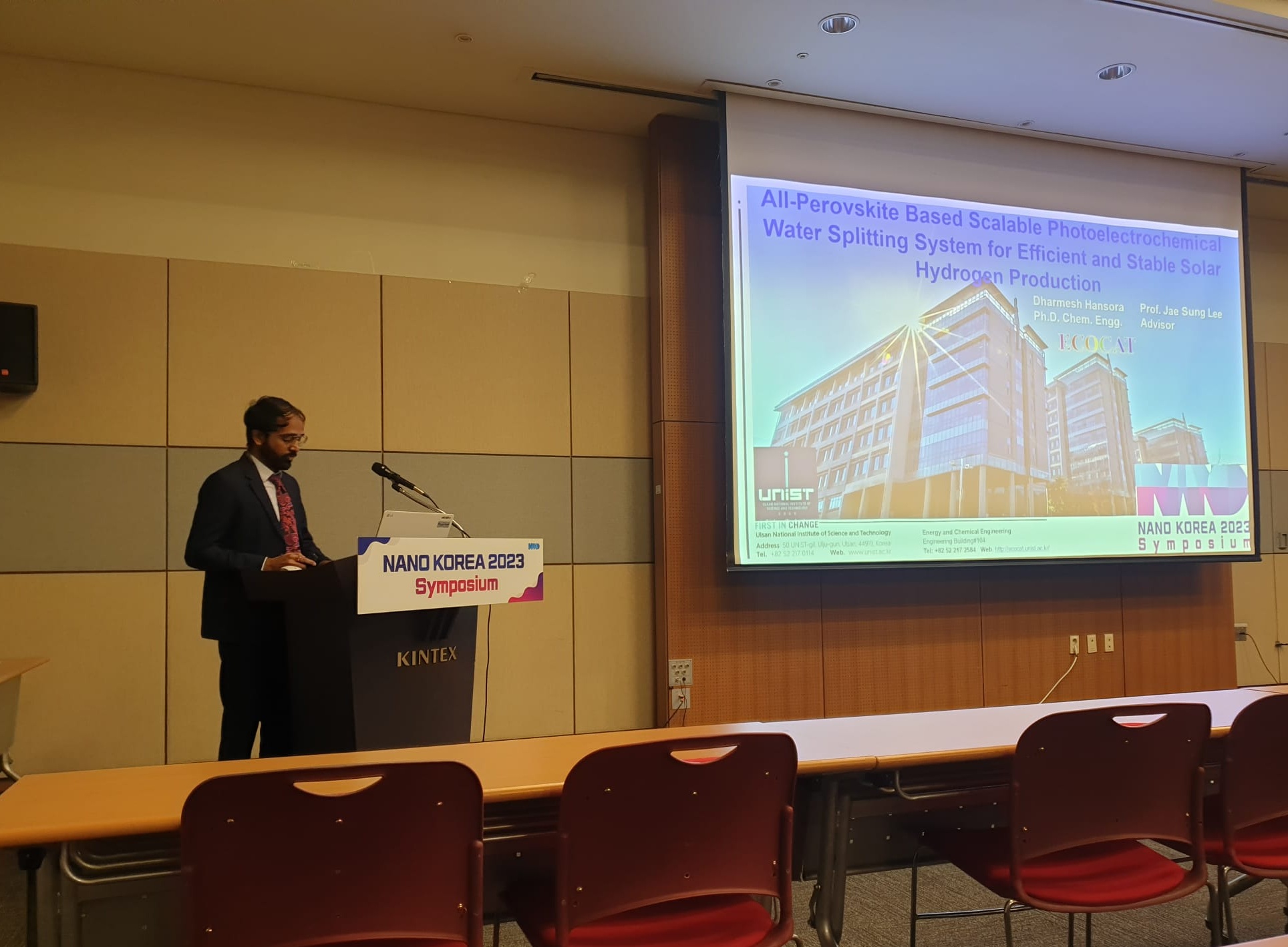 At the 2023 NANO KOREA Symposium, Dr. Hansora was presented with the 'Best Research Poster' award.