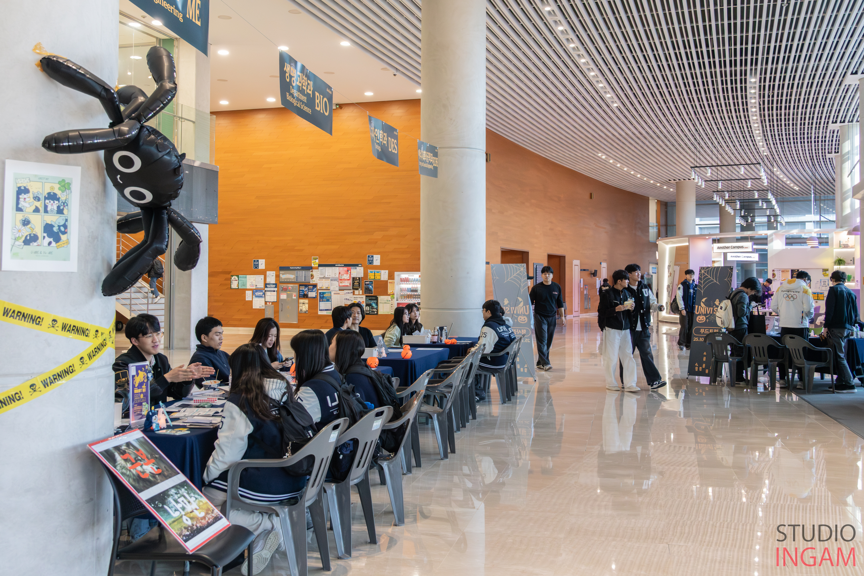 The event’s Halloween-inspired atmosphere added an element of fun and relaxation following midterm exams. | Image Credit: Studio INGAM”