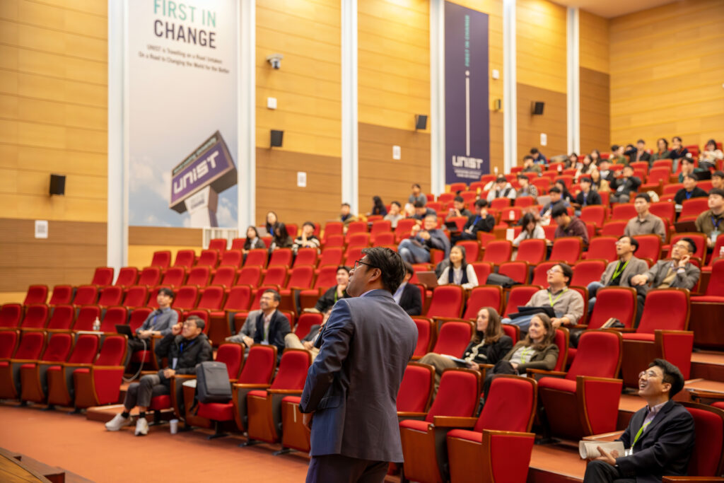 Dr. Yijin Liu from the University of Texas at Austin presented the keynote "Computer Vision for Understanding Strain Dynamics and Chemo-mechanical Degradation in Batteries."