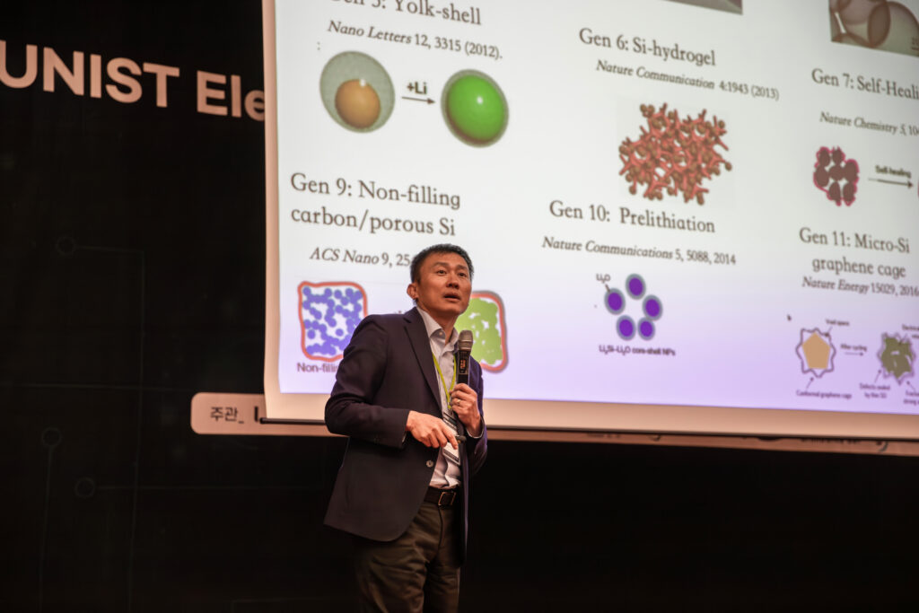 Professor Yi Cui of Stanford University presented the keynote "Reinventing Batteries for a Sustainable Future." 