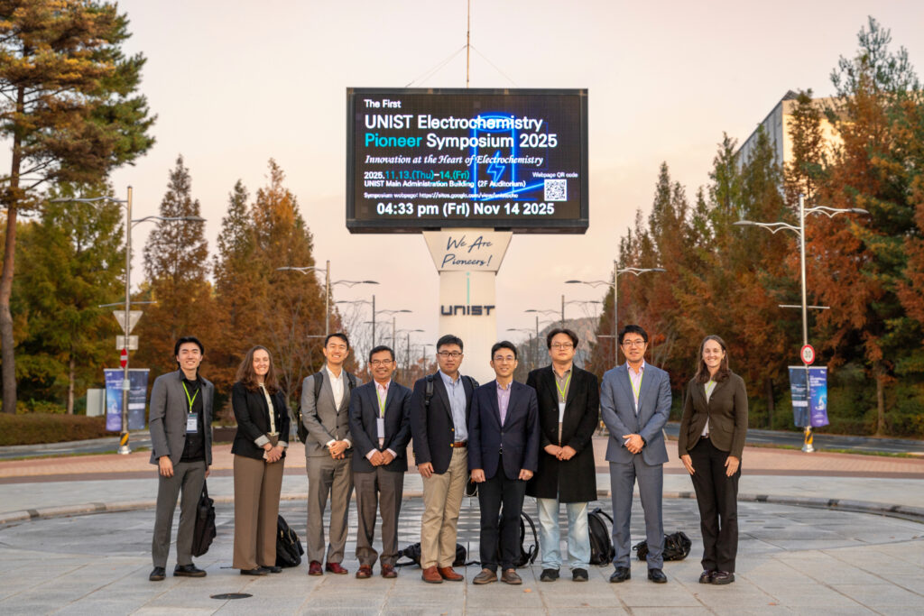 The UEPS 2025 organizing committee, program chairs, and invited speakers gather for a commemorative photo following the conclusion of the symposium.