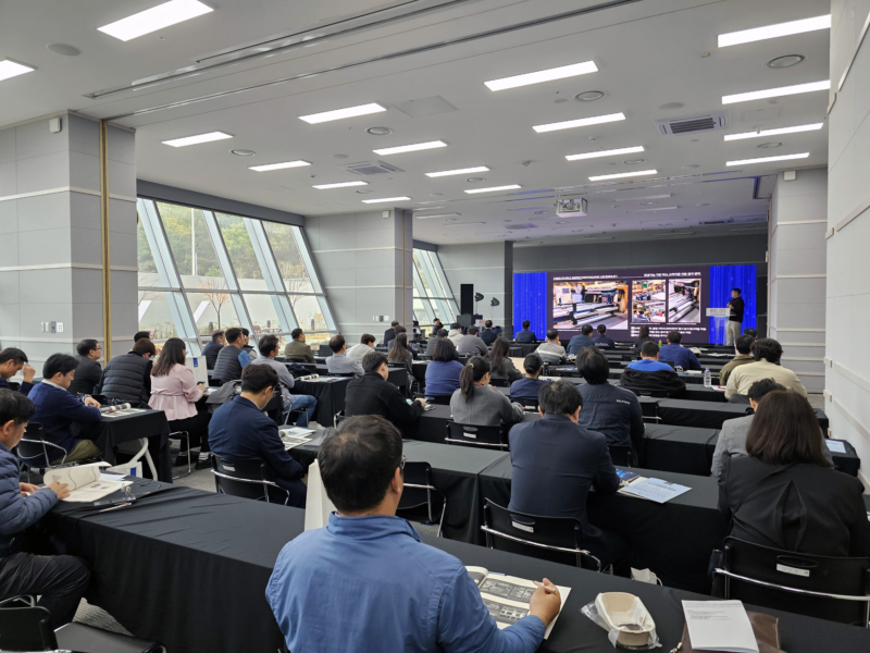 UNIST Pioneers Campus hosted the '2025 AI Innovation Day' to showcase the region's digital transformation (DX) achievements.