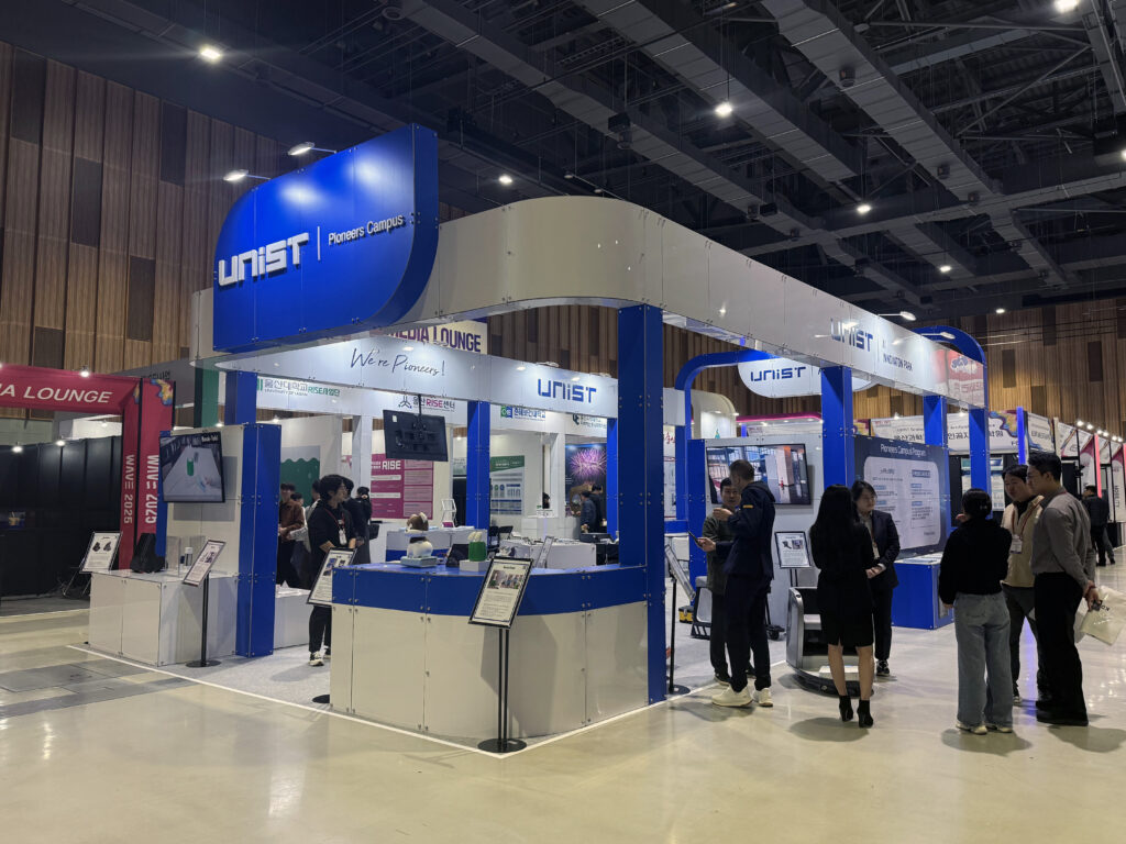 Key AI research achievements of UNIST are showcased at the WAVE 2025 exhibition booth.