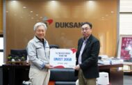 Duksan Group Honorary Chairman Junho Lee Donates 200 Copies of His Life’s Work to UNIST