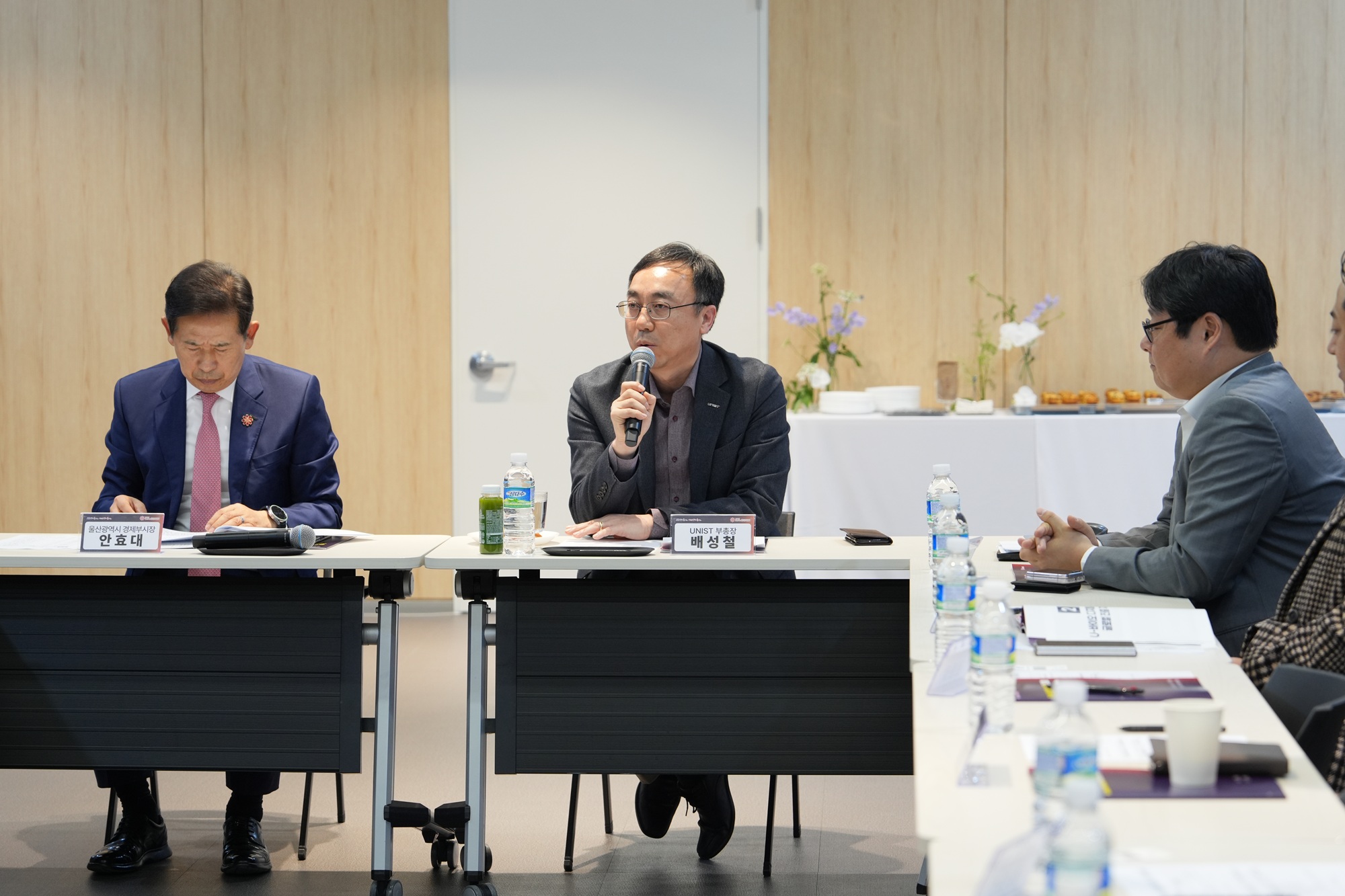 Vice President Sung Chul Bae of UNIST shares insights at the Ulsan Biohealth Industry Roundtable.