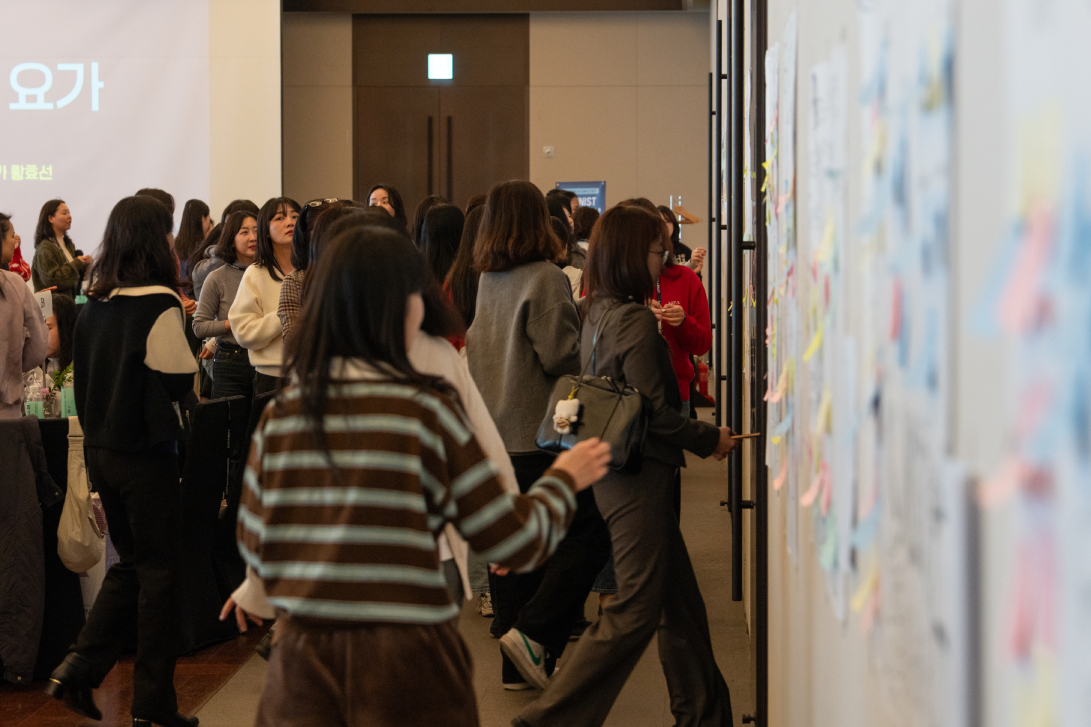 Collaborative problem-solving in action during the AI-focused execution workshop.