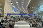 사진-2025-Pioneers-Festival‘에서-융합-연구-및-AI-프로그램-성과를-발표한-학생들이-단체-기념-촬영을-하고-있다-2025.9.26.9.27.-108동-1층-로비.png