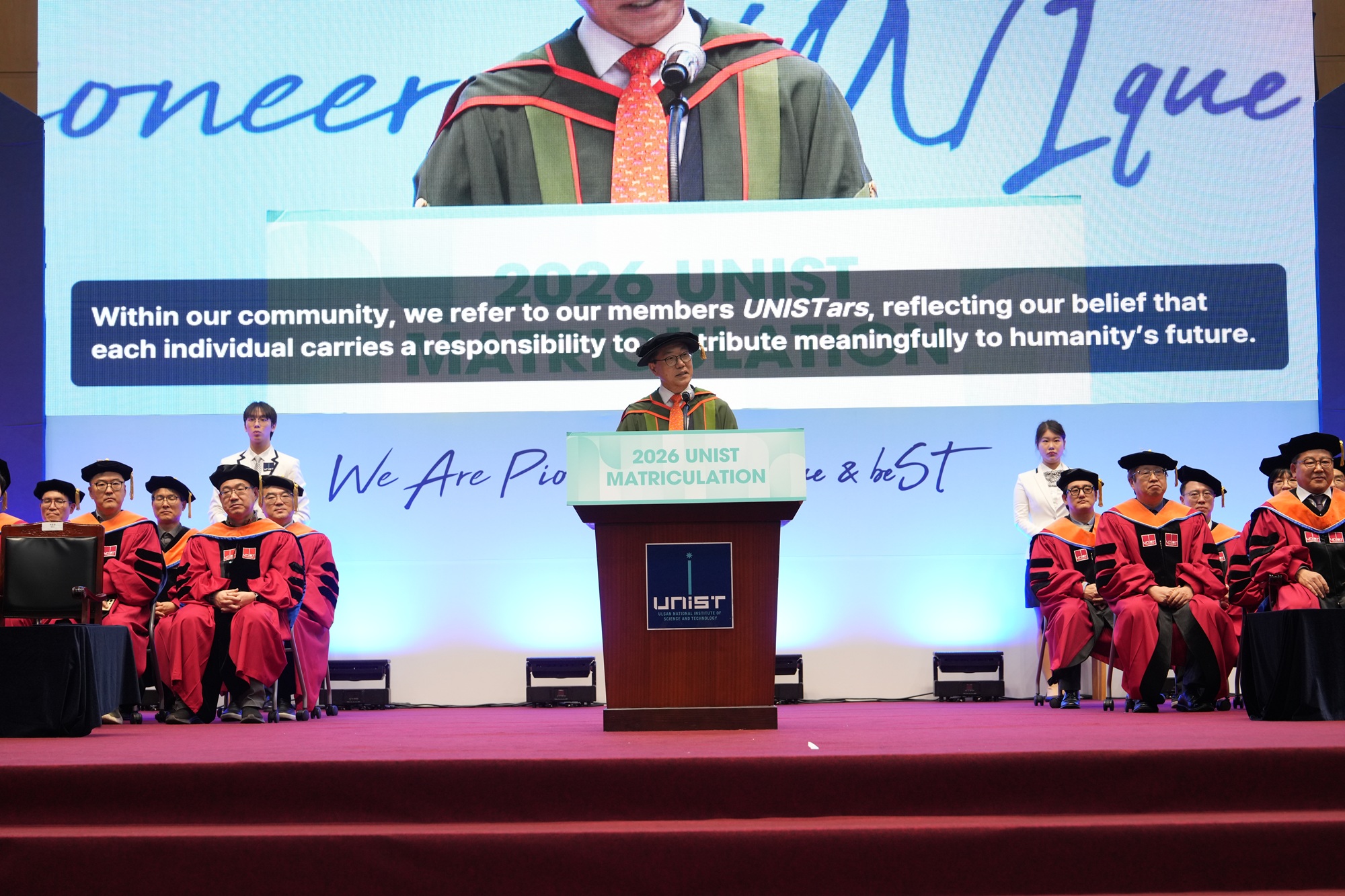 President Chong Rae Park delivered a warm welcoming address, sharing encouraging messages with the incoming students at the 2026 UNIST Matriculation Ceremony.